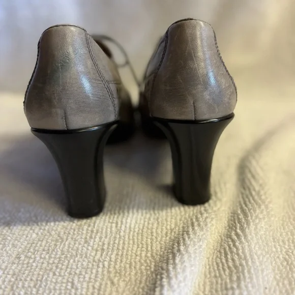 Earth Women's Gray Lace-Up Heels - Picture 4 of 7